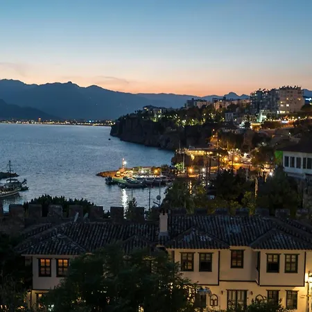 Mavi Avlu - Old Town أنطاليا